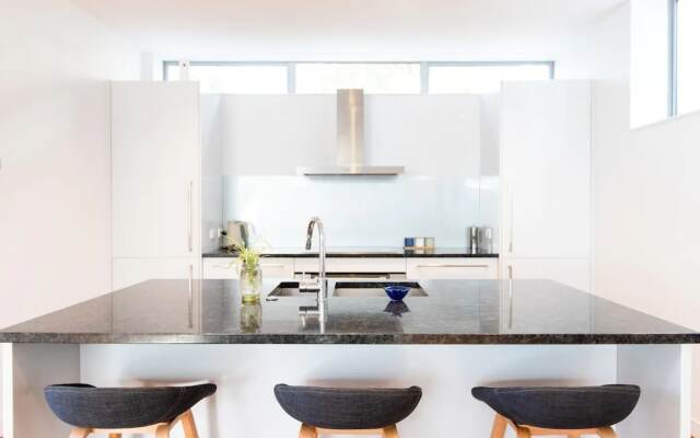 Luxury 4 Bedroom Home With Private Cinema
