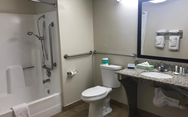 Quality Inn & Suites near Downtown Mesa