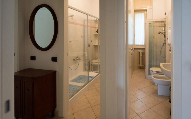 Silky House with Private Parking