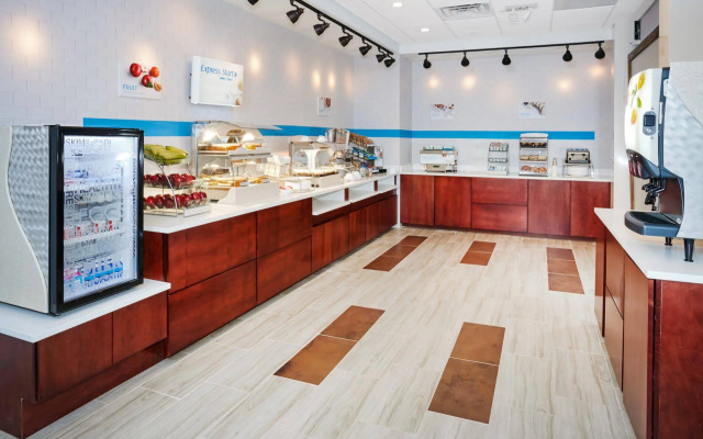 Holiday Inn Express & Suites Chicago North Shore - Niles by IHG