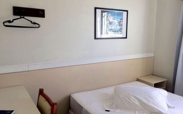 Central Palace Hotel