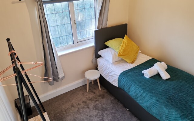 Your Night Inn @ i54