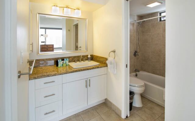 Waikiki Banyan - Ocean View Tower 1 Suite 2214