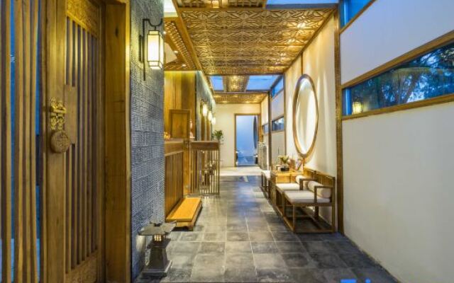 Xianyun Lakeside Hostel