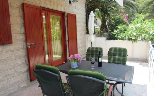 Studio Apartment Near the Beach