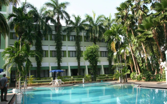Hotel Parisutham