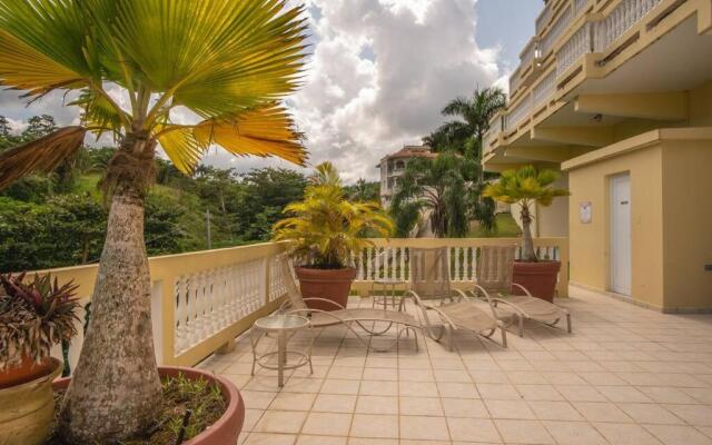 3 bdr apt with pool steps from Sandy Beach