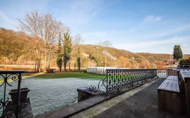 Modern Holiday Home in Hastiere With Sauna