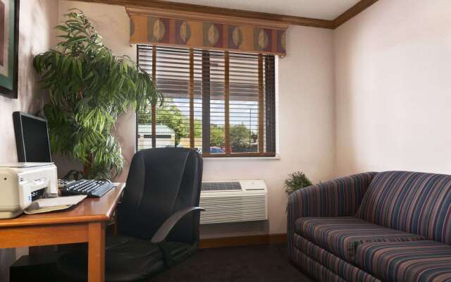 Super 8 by Wyndham Peoria