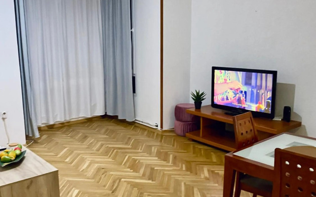 Regina's 2bedroom Near Square