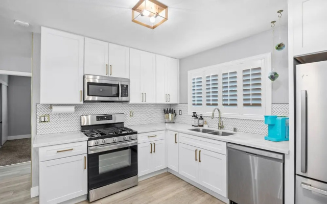 4bdrm 2 Bath Pool Close To Strip & Conventions