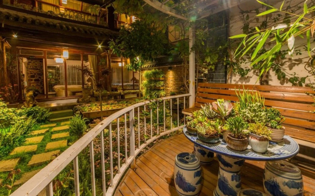 Colorful Flower Guesthouse