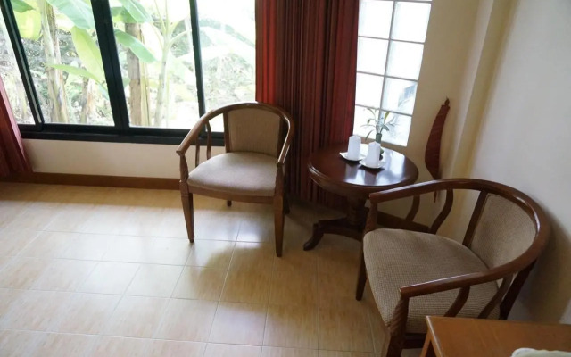 The Country Lake View Hotel