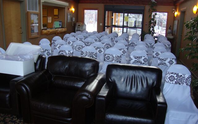 Elkwater Lake Lodge and Resort