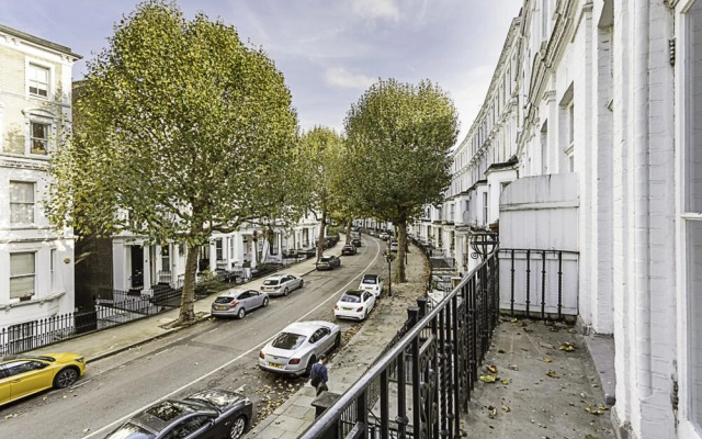Elegant 3 bed Apartment in Earls Court