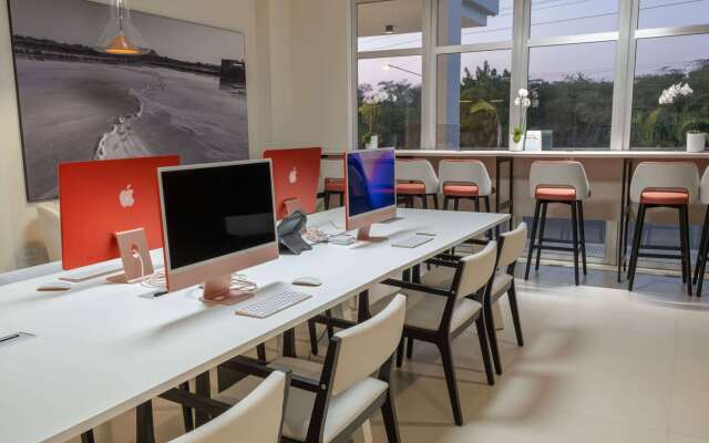 Super 8 By Wyndham Manzanillo