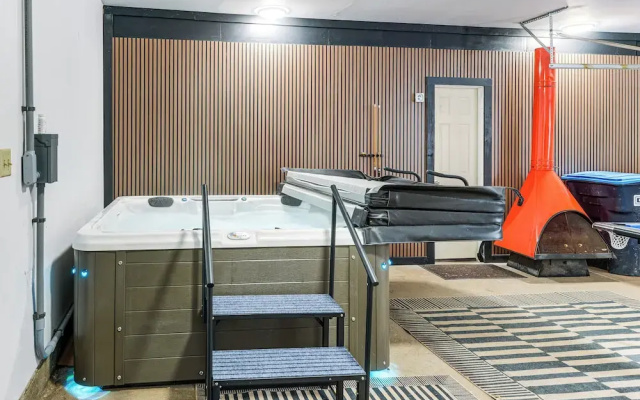 Golf, Hike & Unwind: Spacious Dover Retreat!