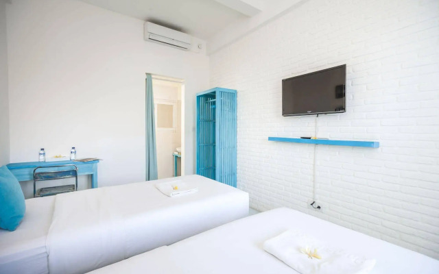 Paras Paros Marina Lodge