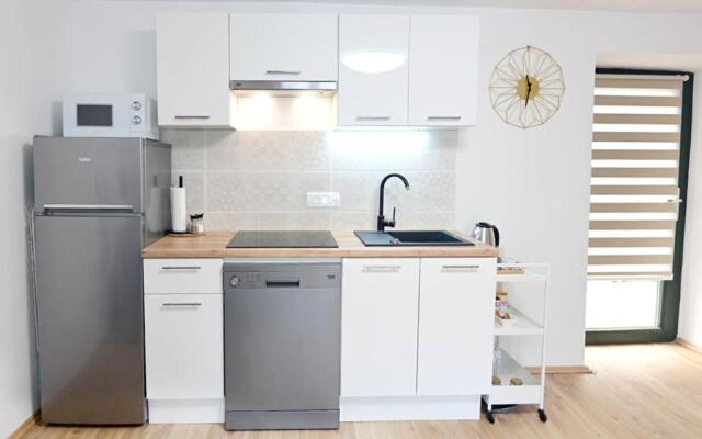 Apartment D & Studio L