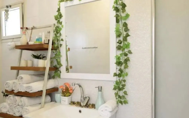 Luxury studio with balcony and parking