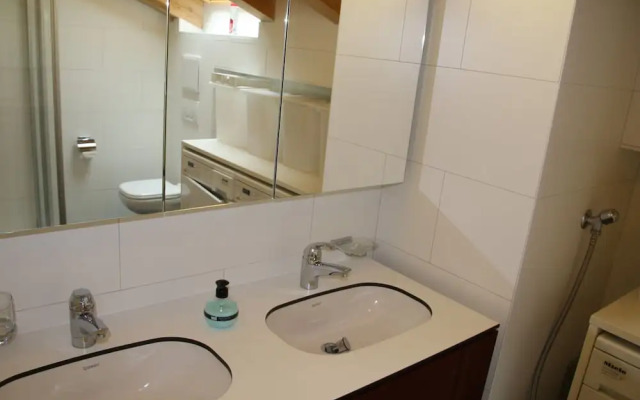 Hilltop Apartment With Valley Views