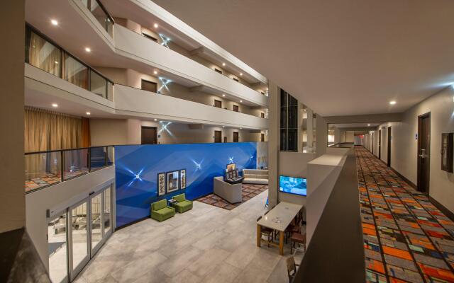 Holiday Inn Express & Suites San Antonio Medical-Six Flags by IHG