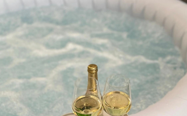 Black Field Apartment