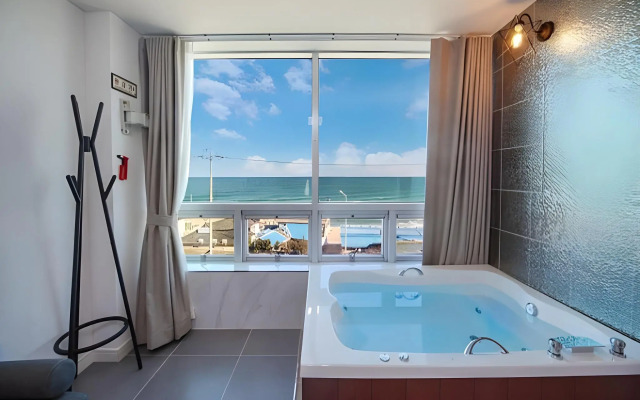 Gangneung Ara Spa Pension
