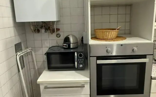 Chic 2BR Apt Steps from Westbahnhof