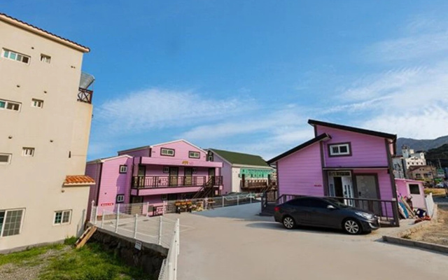 Geoje Lilac Pension