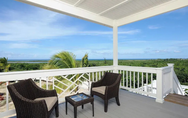Coastal Haven: Charming Beachfront Cottage With Pool — фото 2