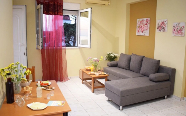 Chrysa's Apartment First Floor