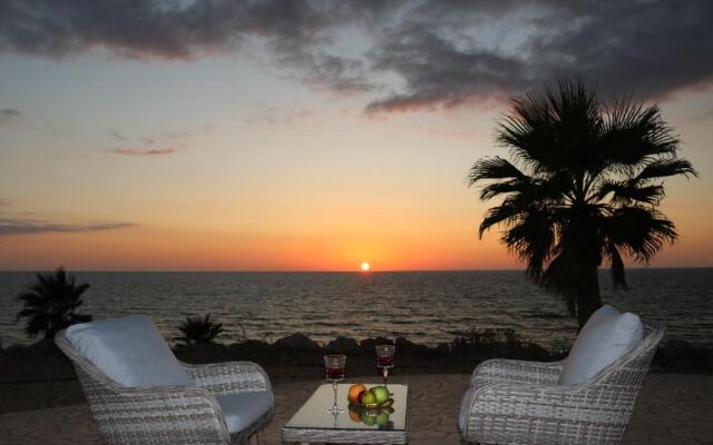 Yulya Villa By Taimoura