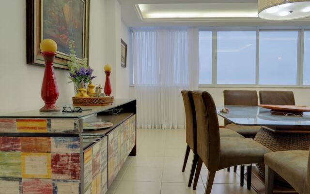 LinkHouse Wonderful Beachfront 4-BDR C11-008