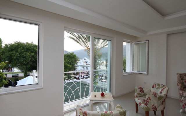 Dedeminn Marina Hotel