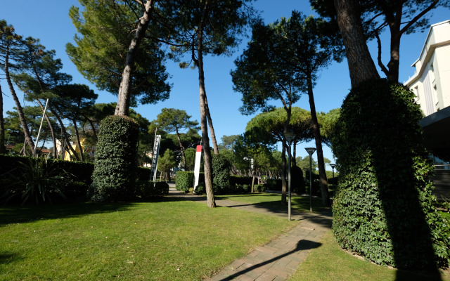 Hotel Embassy & Boston