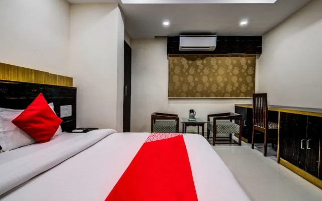 OYO 18542 Petals Inn