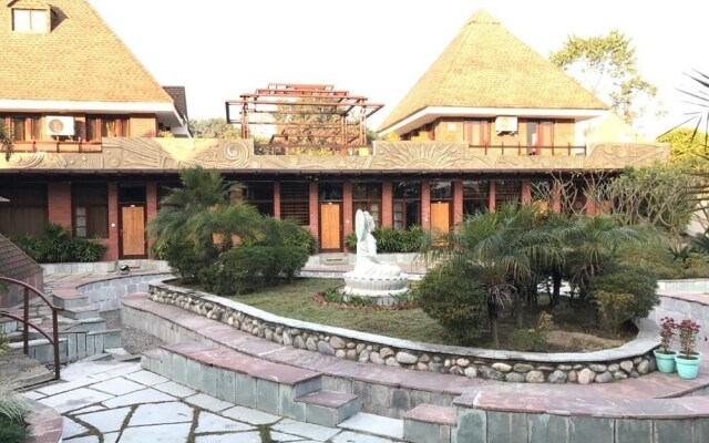 Pyramid Home Divine