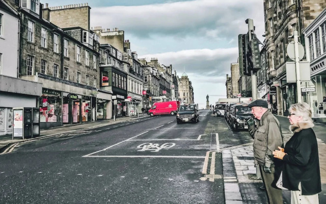 Peaceful City Retreat in Edinburgh's Heart