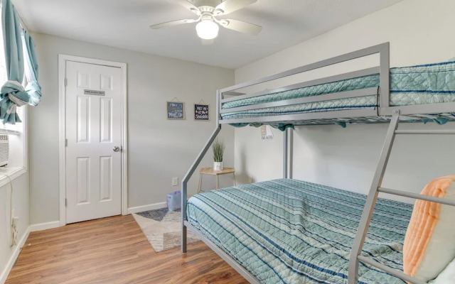 Walk to Beach: Cozy Unit in Galveston!