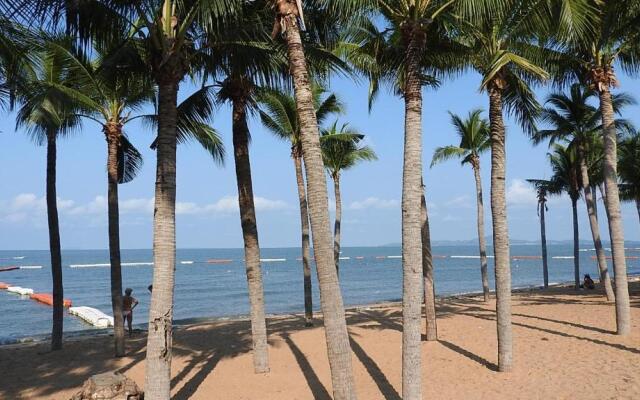 LUXURIOUS APARTMENT at VILLA NAVIN, 30's JOMTIEN BEACH