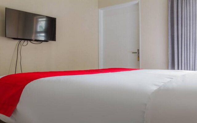 RedDoorz Plus near Rumah Mode 2