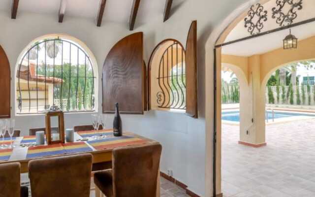 Villa - 3 Bedrooms with Pool and WiFi - 106411