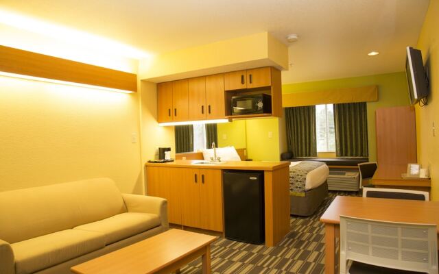 Microtel Inn & Suites Panama C