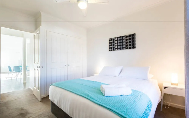 AMAL, 1BDR North Melbourne Apartment