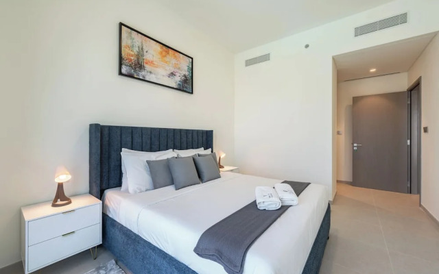 Skyline Serenity -Burj Khalifa View 3905