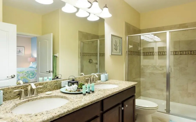 Opulent Villa, 10 Min to Disney, Pool & Spa