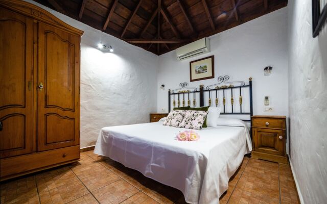 Casa Rural La Capellana by Isla Bonita