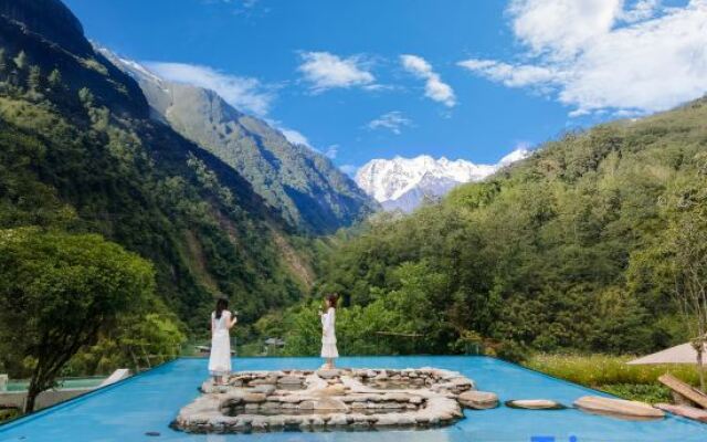 Hailuogou Tongtang·Secret Garden Holiday Villa·Snow Mountain Holiday Villa