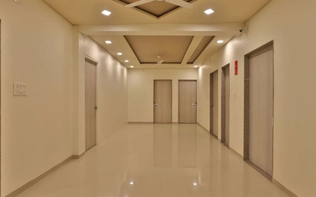 OYO 11750 Hotel Starz